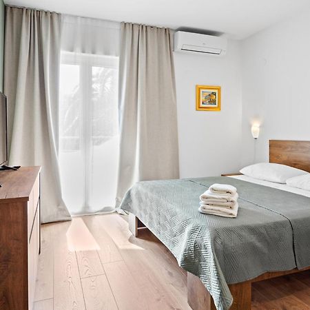Apartments And Rooms Alenka Banjole Εξωτερικό φωτογραφία