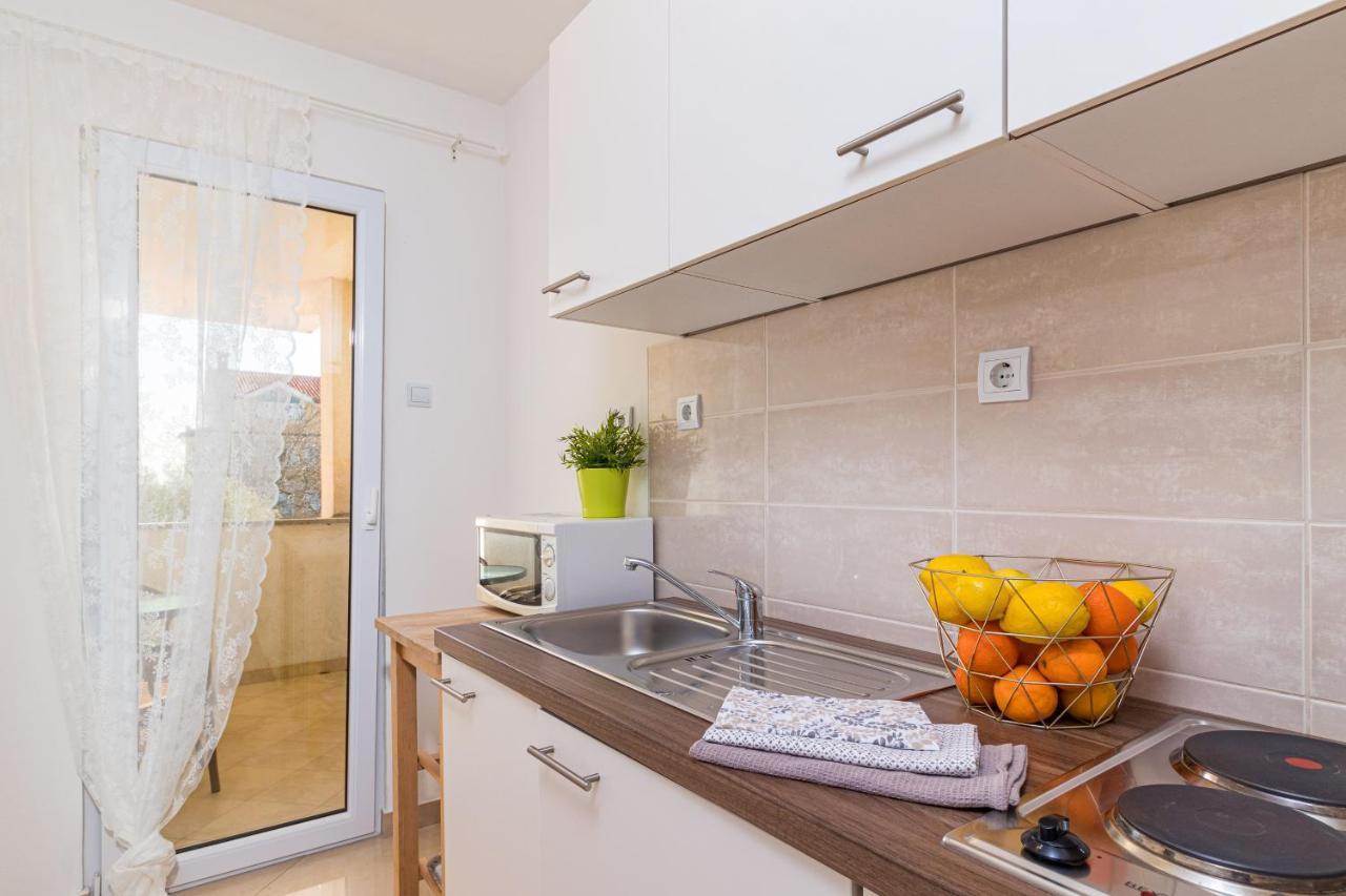 Apartments And Rooms Alenka Banjole Εξωτερικό φωτογραφία
