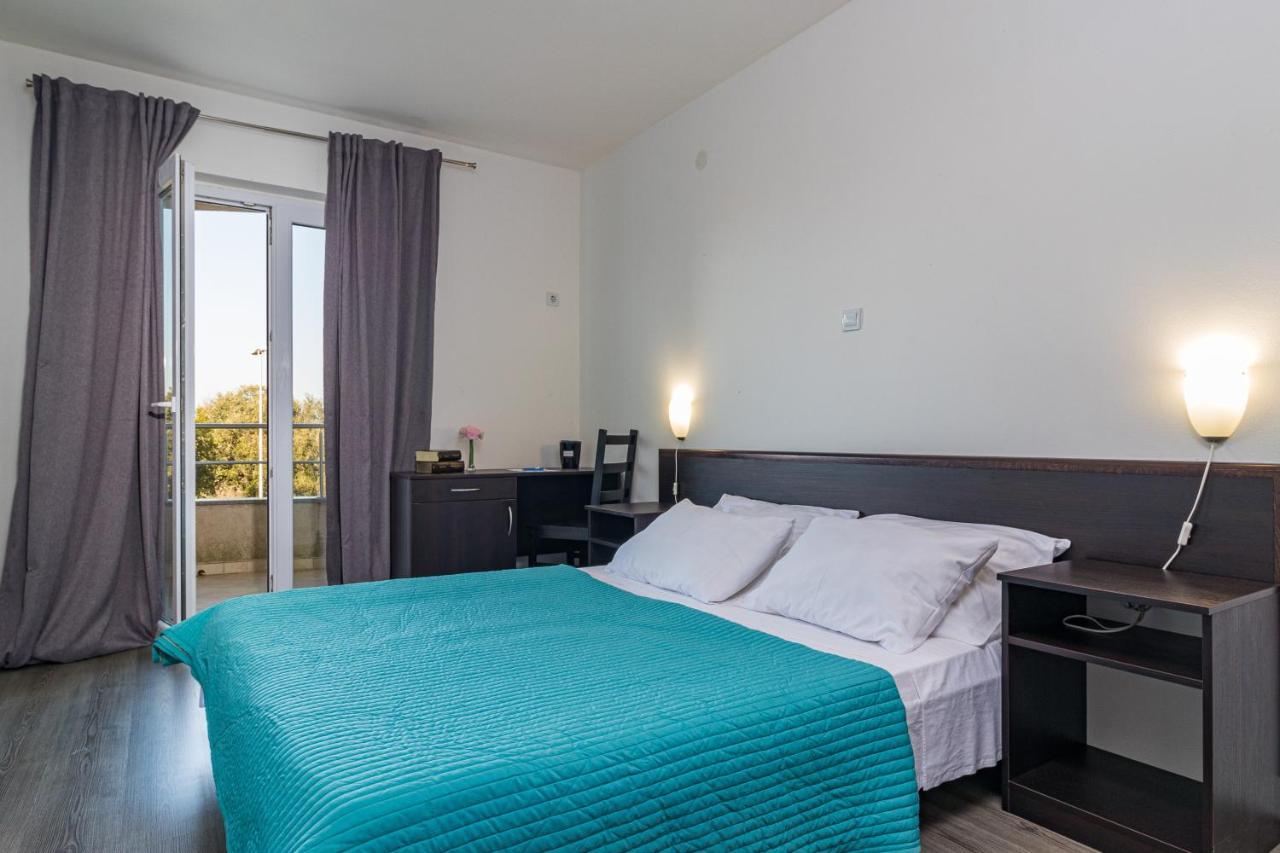 Apartments And Rooms Alenka Banjole Εξωτερικό φωτογραφία