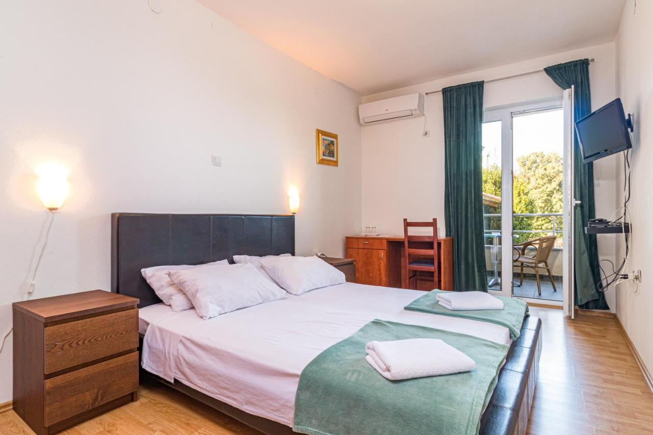 Apartments And Rooms Alenka Banjole Εξωτερικό φωτογραφία
