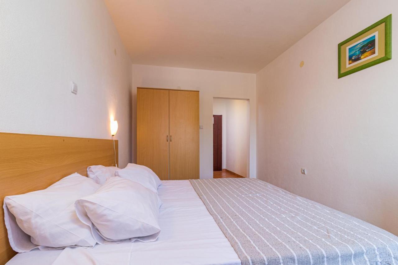 Apartments And Rooms Alenka Banjole Εξωτερικό φωτογραφία