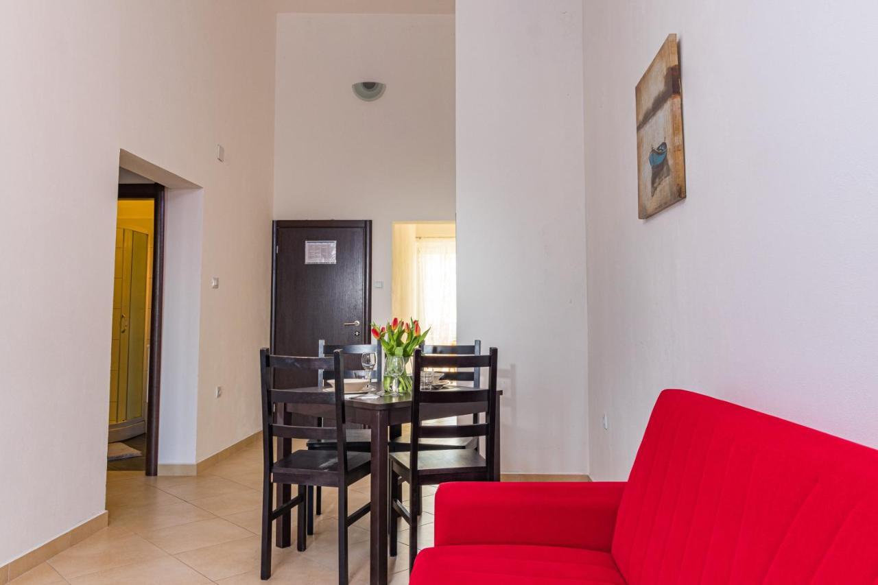Apartments And Rooms Alenka Banjole Εξωτερικό φωτογραφία