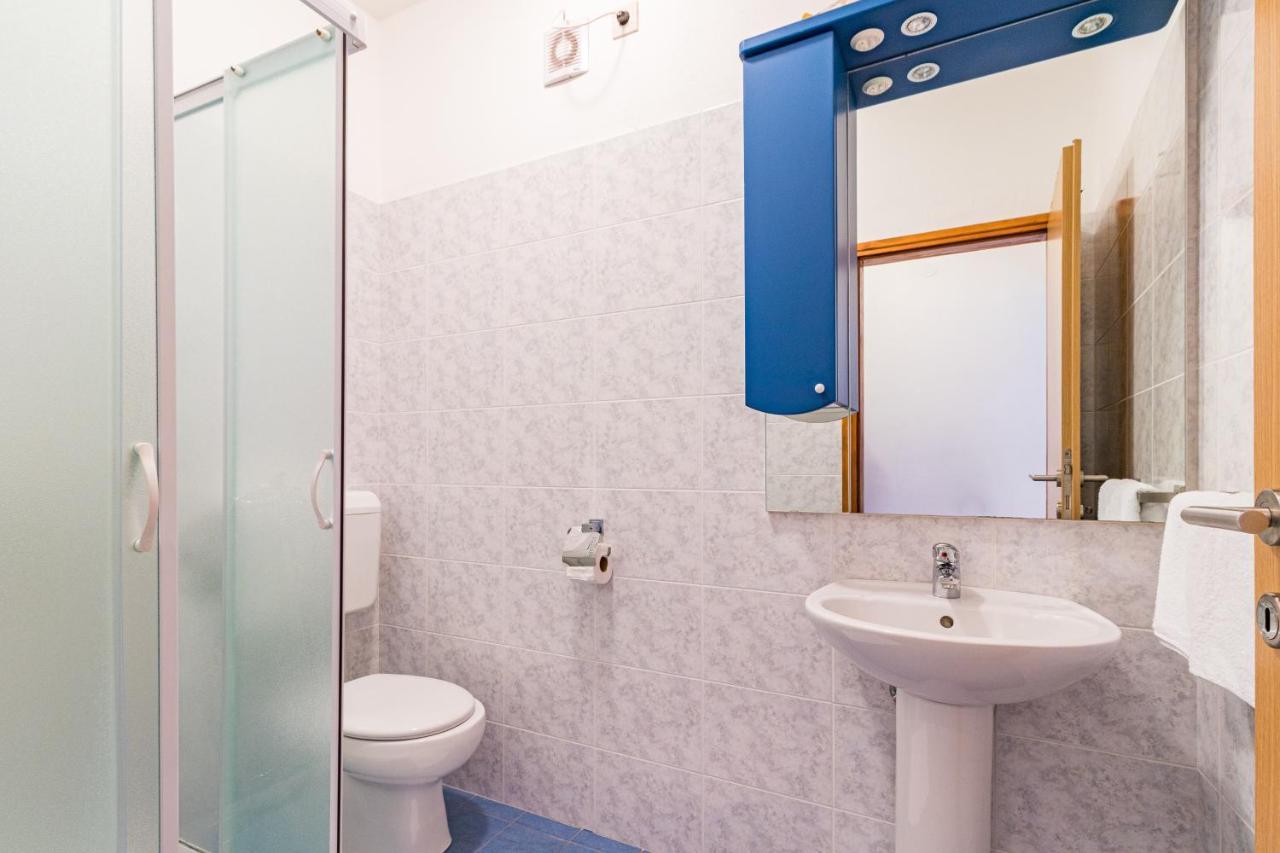 Apartments And Rooms Alenka Banjole Εξωτερικό φωτογραφία