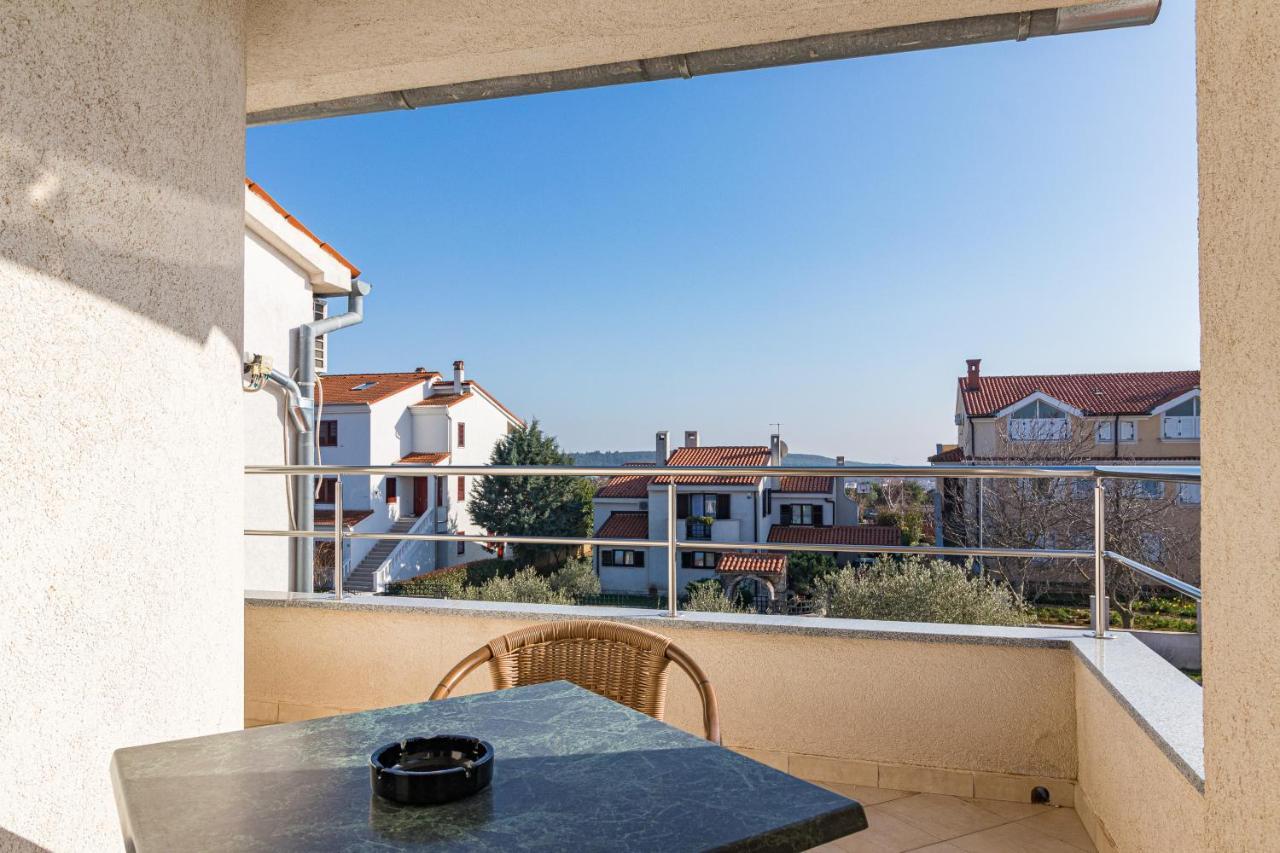 Apartments And Rooms Alenka Banjole Εξωτερικό φωτογραφία