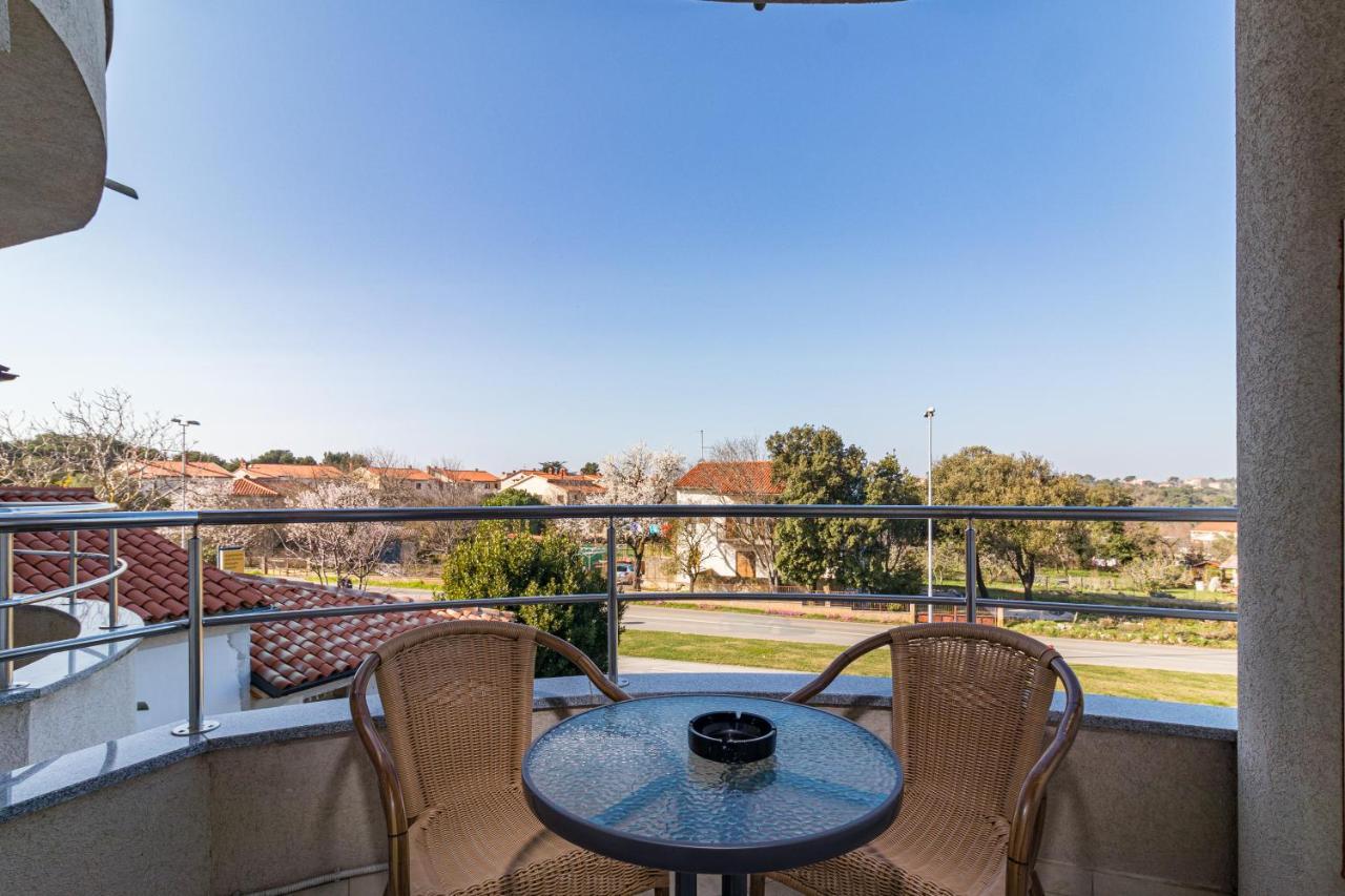 Apartments And Rooms Alenka Banjole Εξωτερικό φωτογραφία