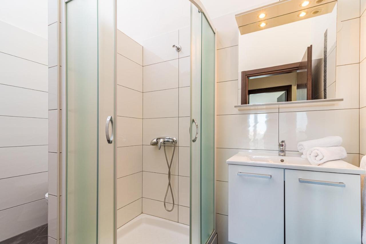 Apartments And Rooms Alenka Banjole Εξωτερικό φωτογραφία