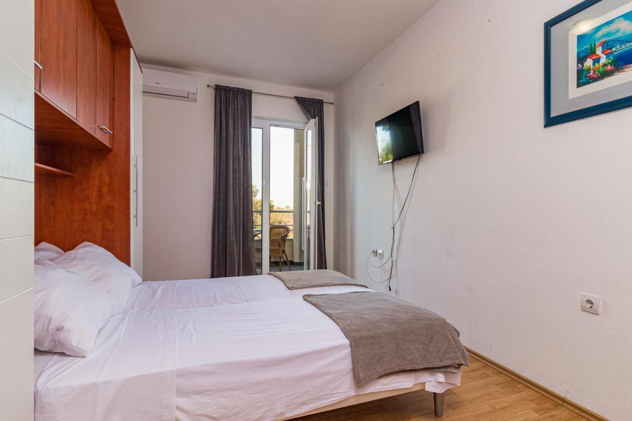 Apartments And Rooms Alenka Banjole Εξωτερικό φωτογραφία
