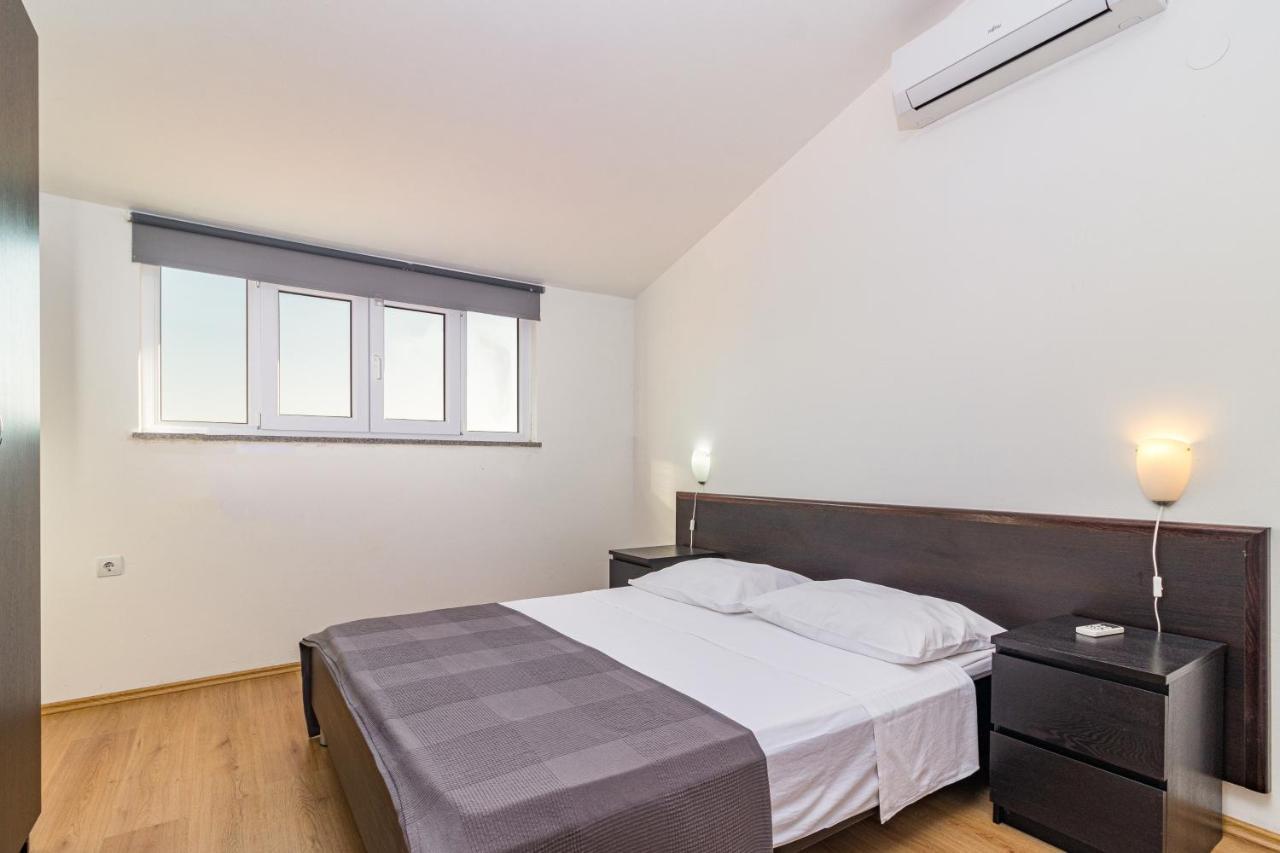 Apartments And Rooms Alenka Banjole Εξωτερικό φωτογραφία