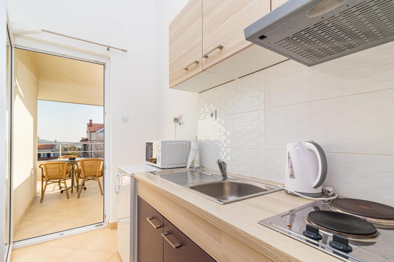 Apartments And Rooms Alenka Banjole Εξωτερικό φωτογραφία