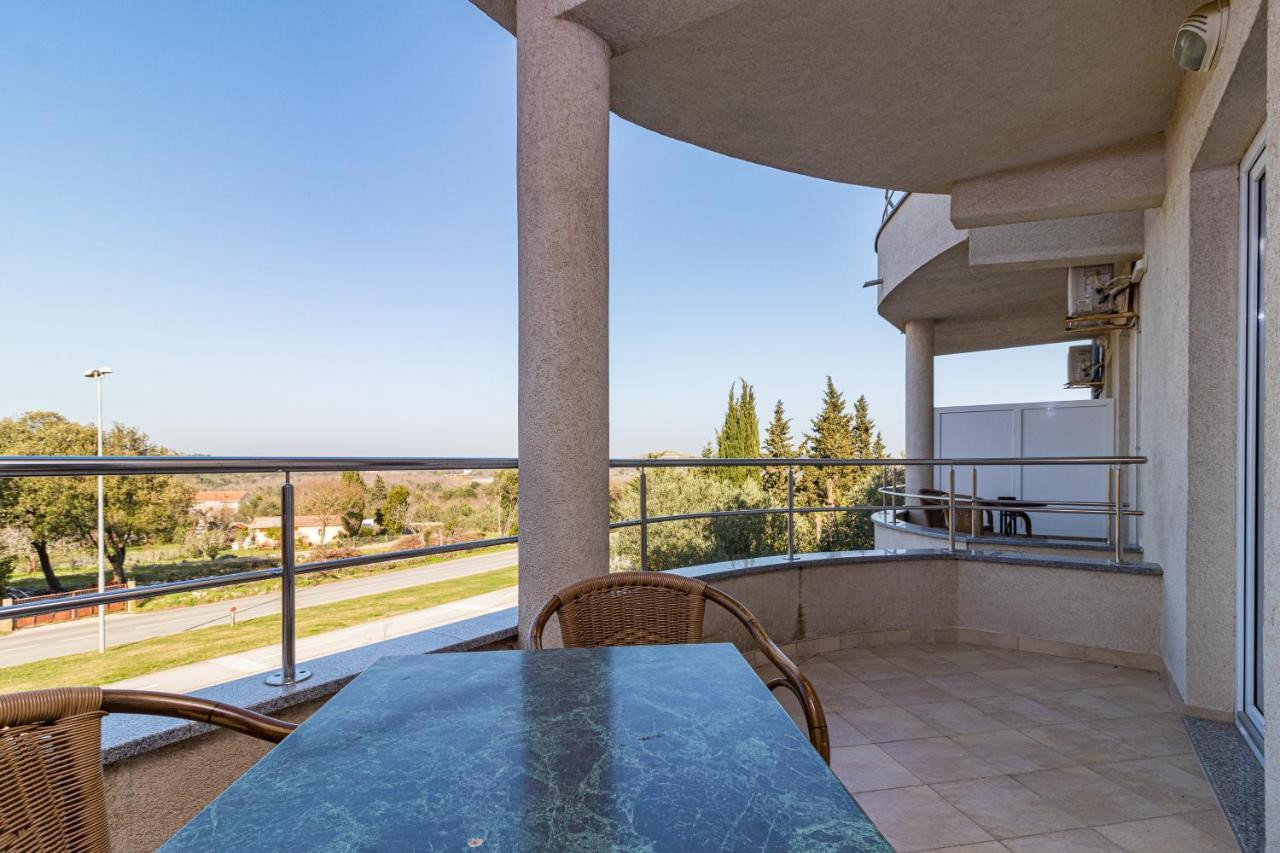Apartments And Rooms Alenka Banjole Εξωτερικό φωτογραφία