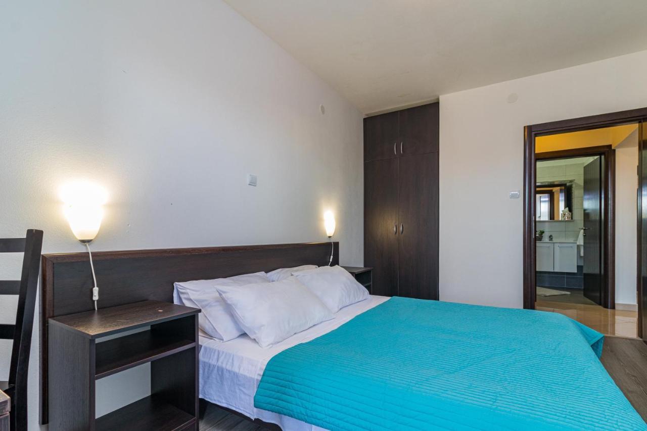 Apartments And Rooms Alenka Banjole Εξωτερικό φωτογραφία