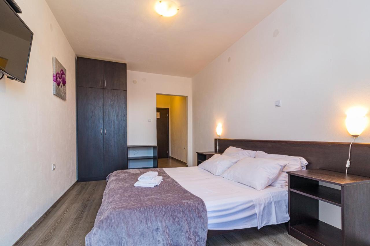 Apartments And Rooms Alenka Banjole Εξωτερικό φωτογραφία