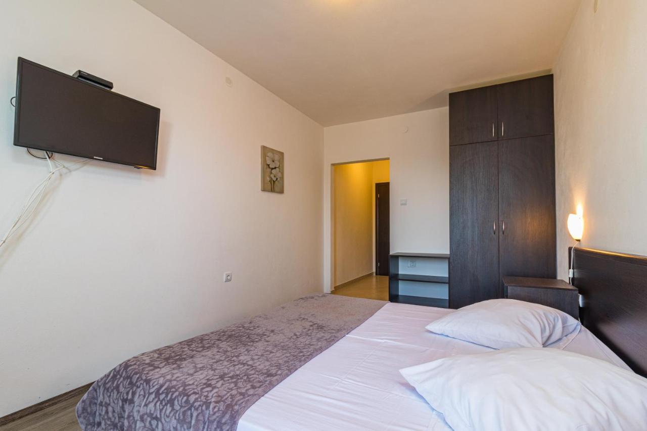 Apartments And Rooms Alenka Banjole Εξωτερικό φωτογραφία