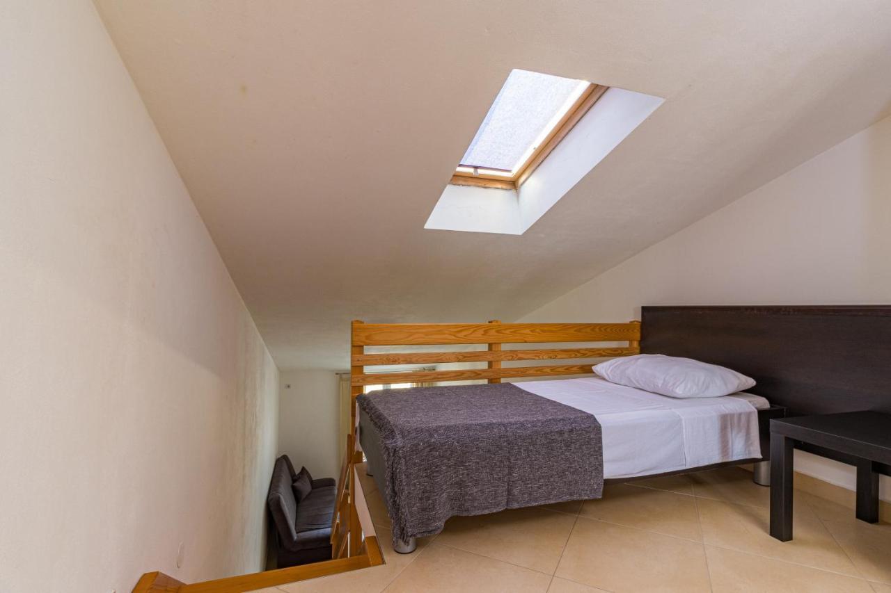 Apartments And Rooms Alenka Banjole Εξωτερικό φωτογραφία