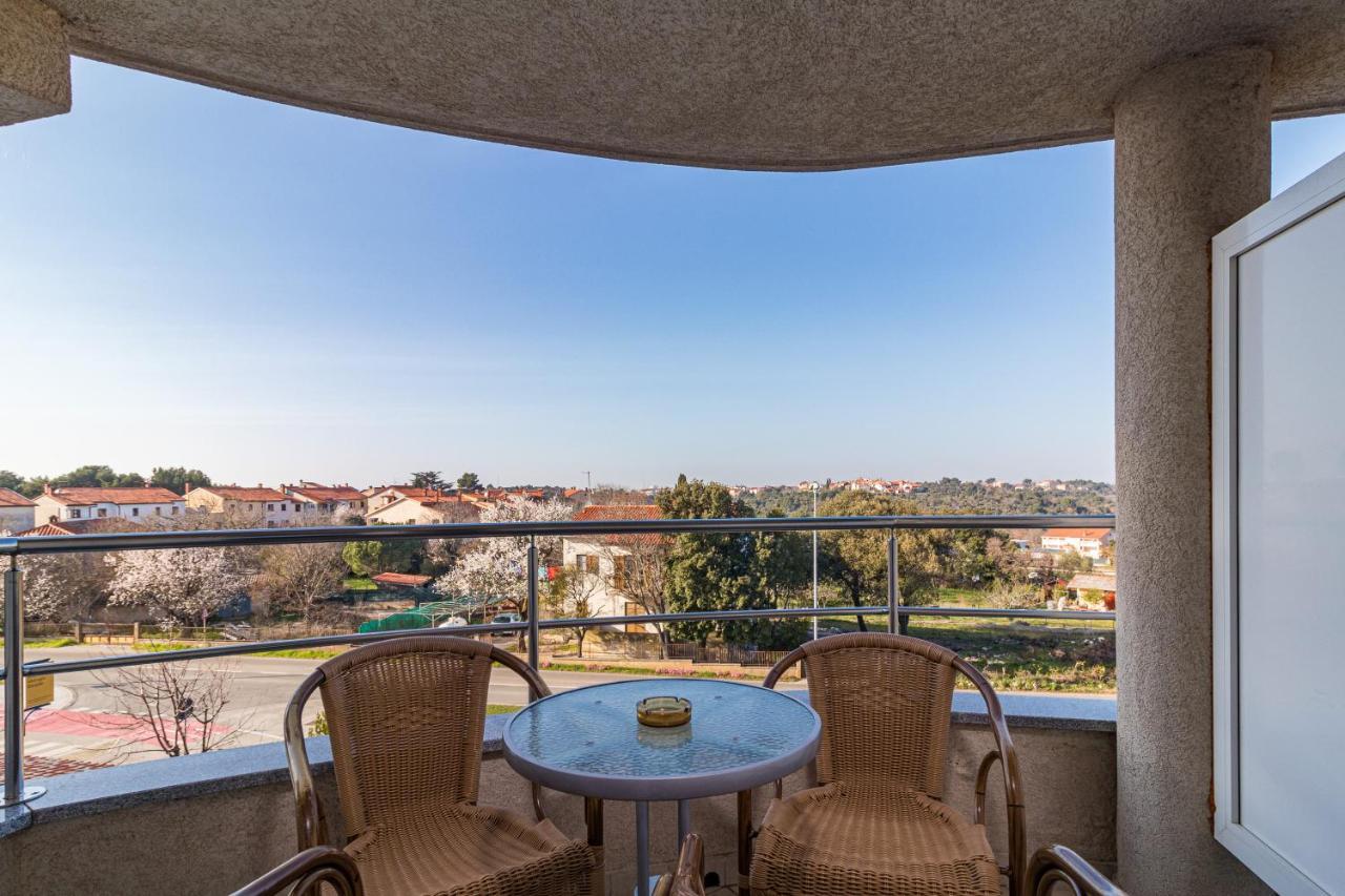 Apartments And Rooms Alenka Banjole Εξωτερικό φωτογραφία