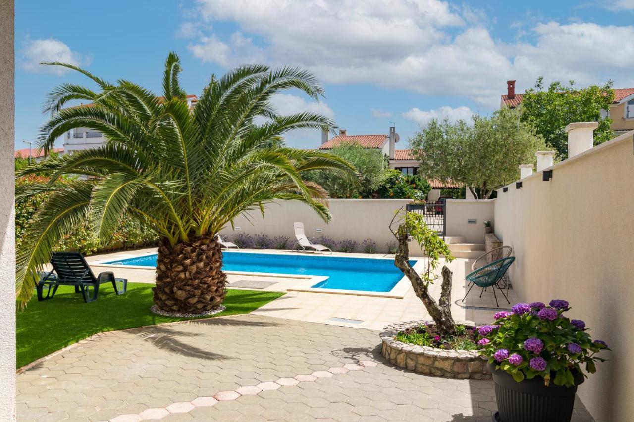 Apartments And Rooms Alenka Banjole Εξωτερικό φωτογραφία