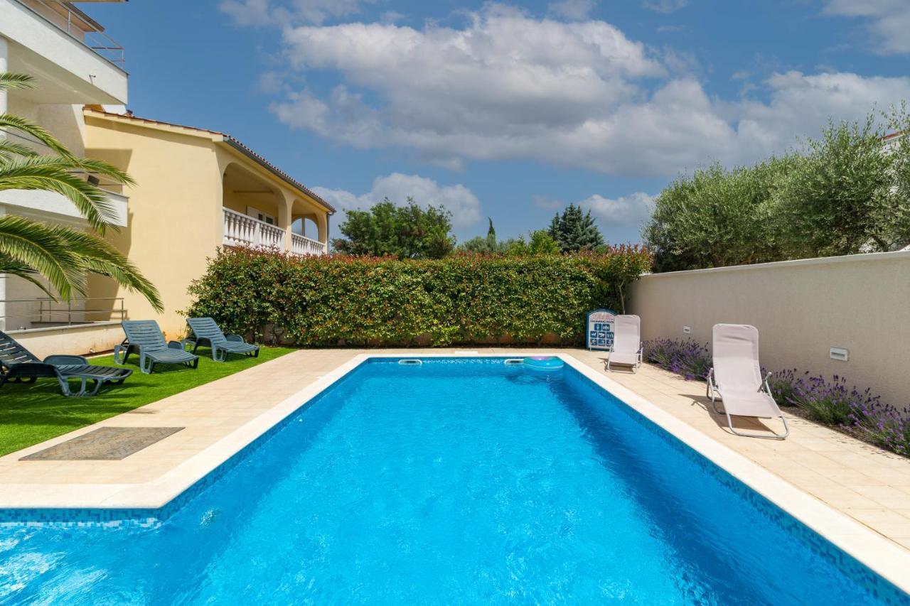 Apartments And Rooms Alenka Banjole Εξωτερικό φωτογραφία