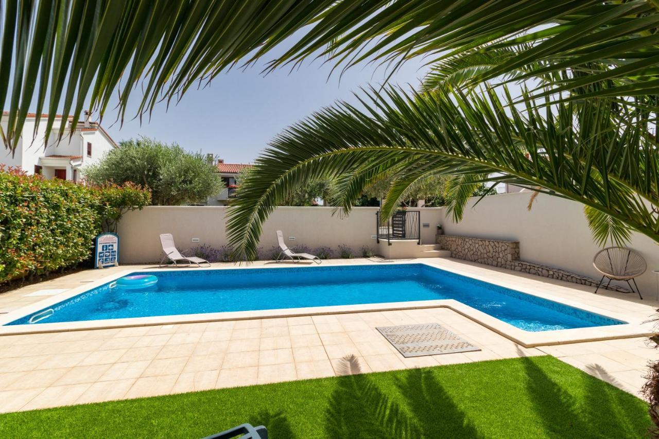 Apartments And Rooms Alenka Banjole Εξωτερικό φωτογραφία