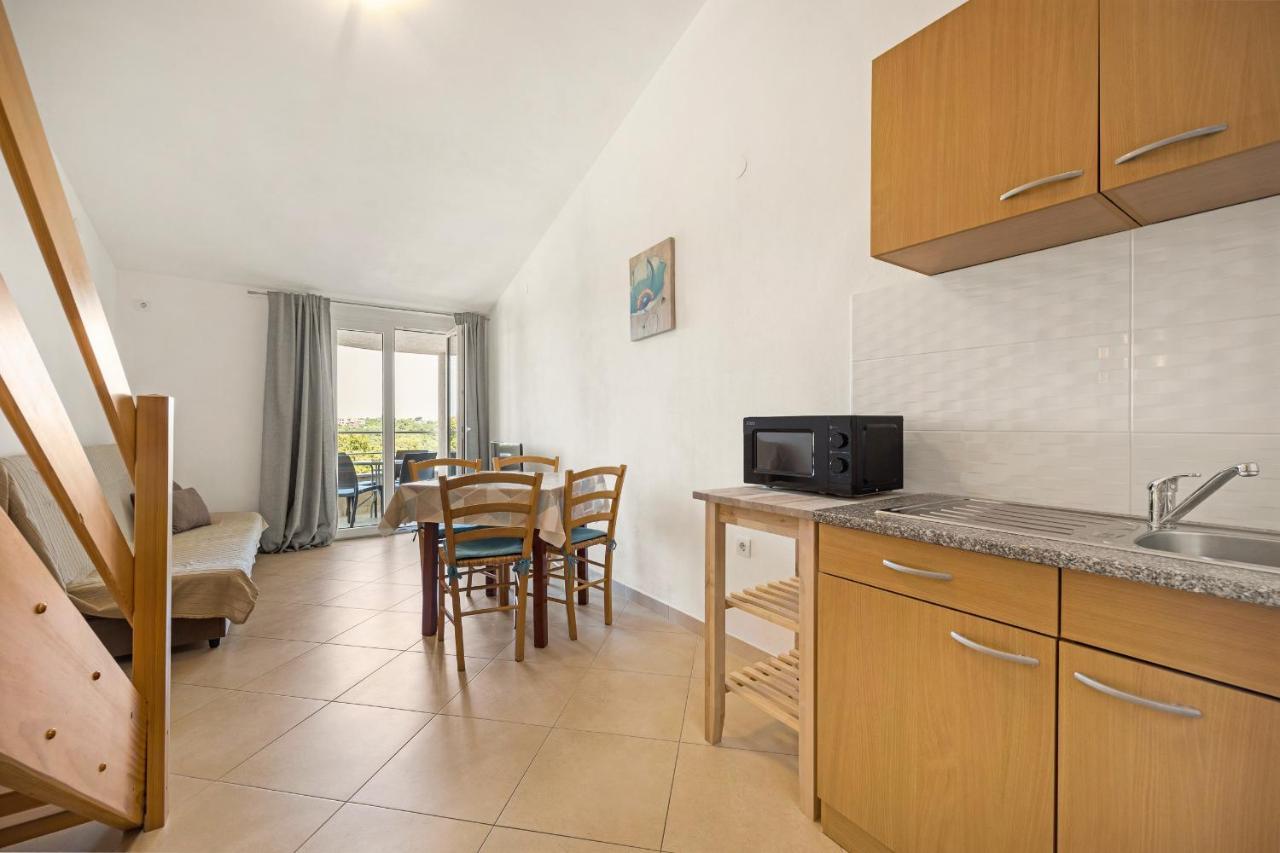 Apartments And Rooms Alenka Banjole Εξωτερικό φωτογραφία