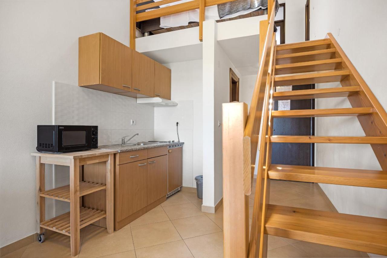 Apartments And Rooms Alenka Banjole Εξωτερικό φωτογραφία