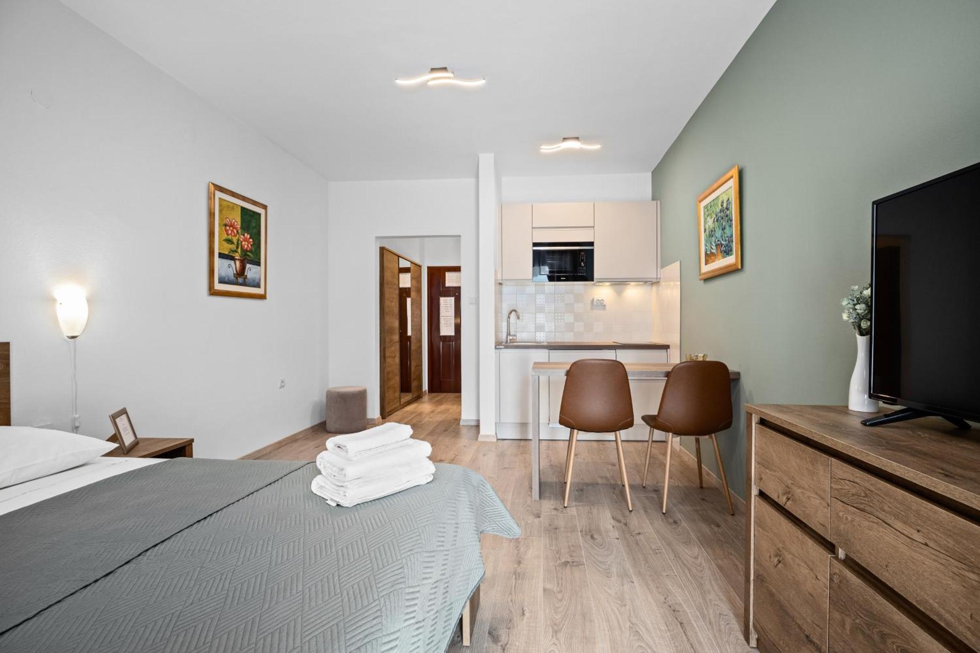 Apartments And Rooms Alenka Banjole Εξωτερικό φωτογραφία